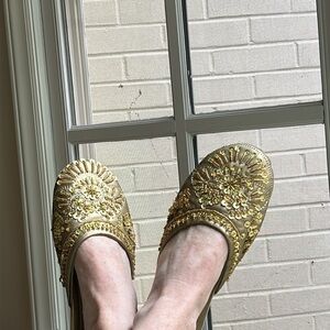 Vintage Size 8 House Shoes Slippers Sequined Puffy Tops Gold & Tan No Brand
